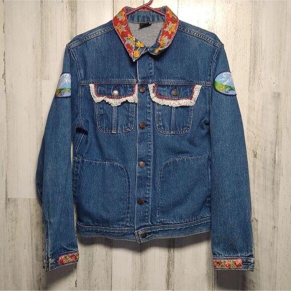 Levi's Moovin' On Medium Denim Jacket With Embellishments - Picture 1 of 10